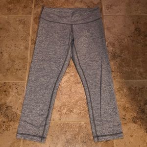 Grey Lululemon crop leggings 21"